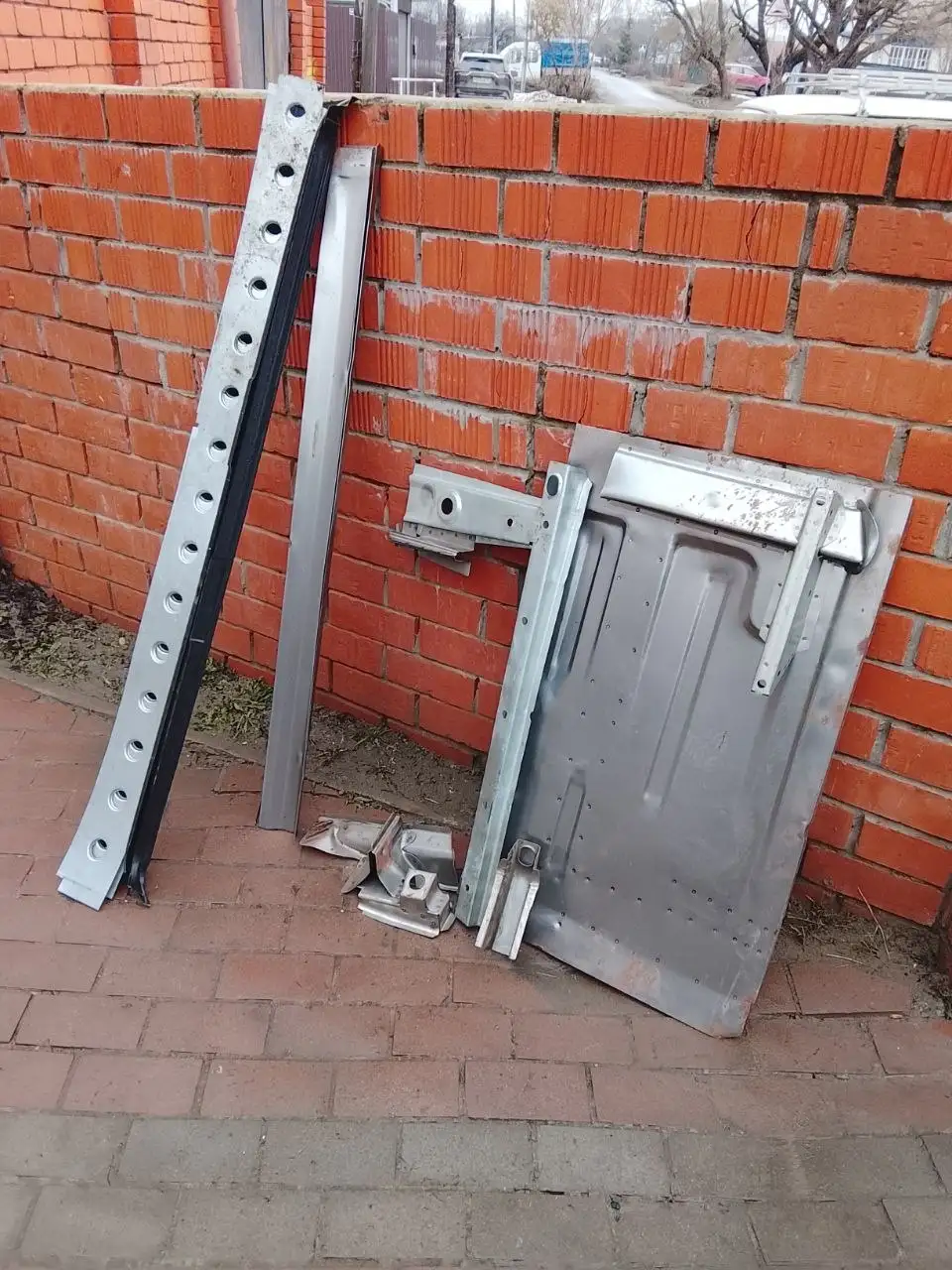 АКБ и железо на ВАЗ 2107 - Запчасти (Авто) в Нижний Новгород