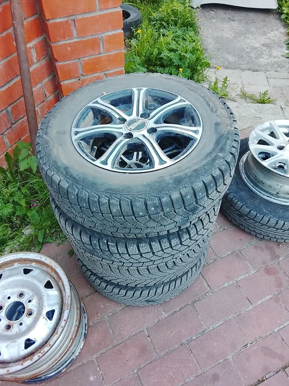 Продам 2 комплекта колес на литье - Колеса и шины (Авто) в Нижний Новгород