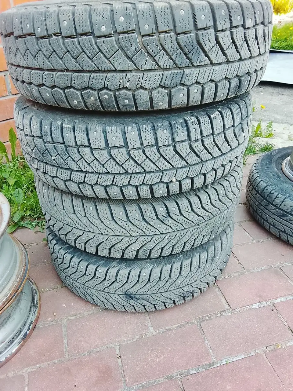 Продам 2 комплекта колес на литье - Колеса и шины (Авто) в Нижний Новгород