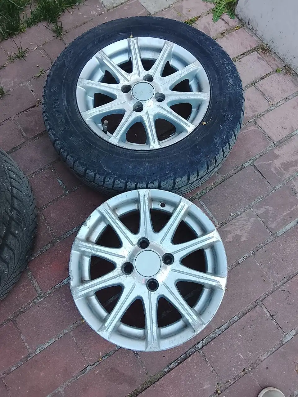 Продам 2 комплекта колес на литье - Колеса и шины (Авто) в Нижний Новгород