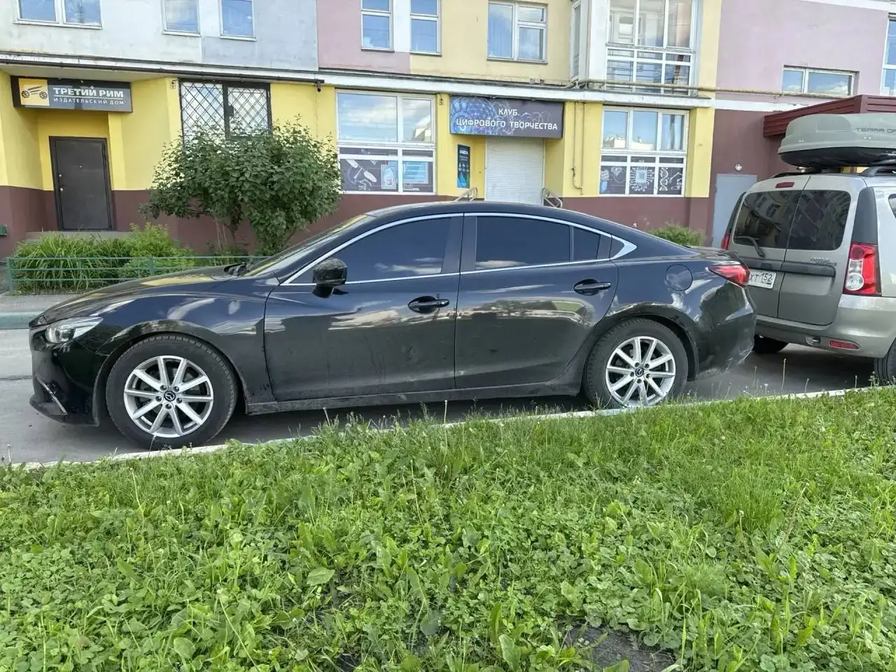 Автомобиль 2016 года 2 литра - Легковые автомобили (Авто) в Нижний Новгород