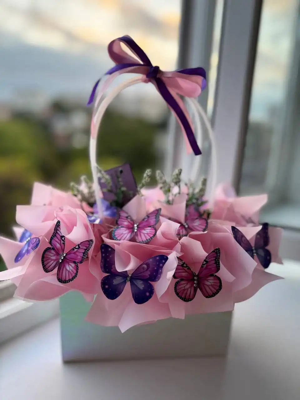 Светящиеся букеты из бабочек и конфет на заказ - Флористика (Услуги) в Севастополь