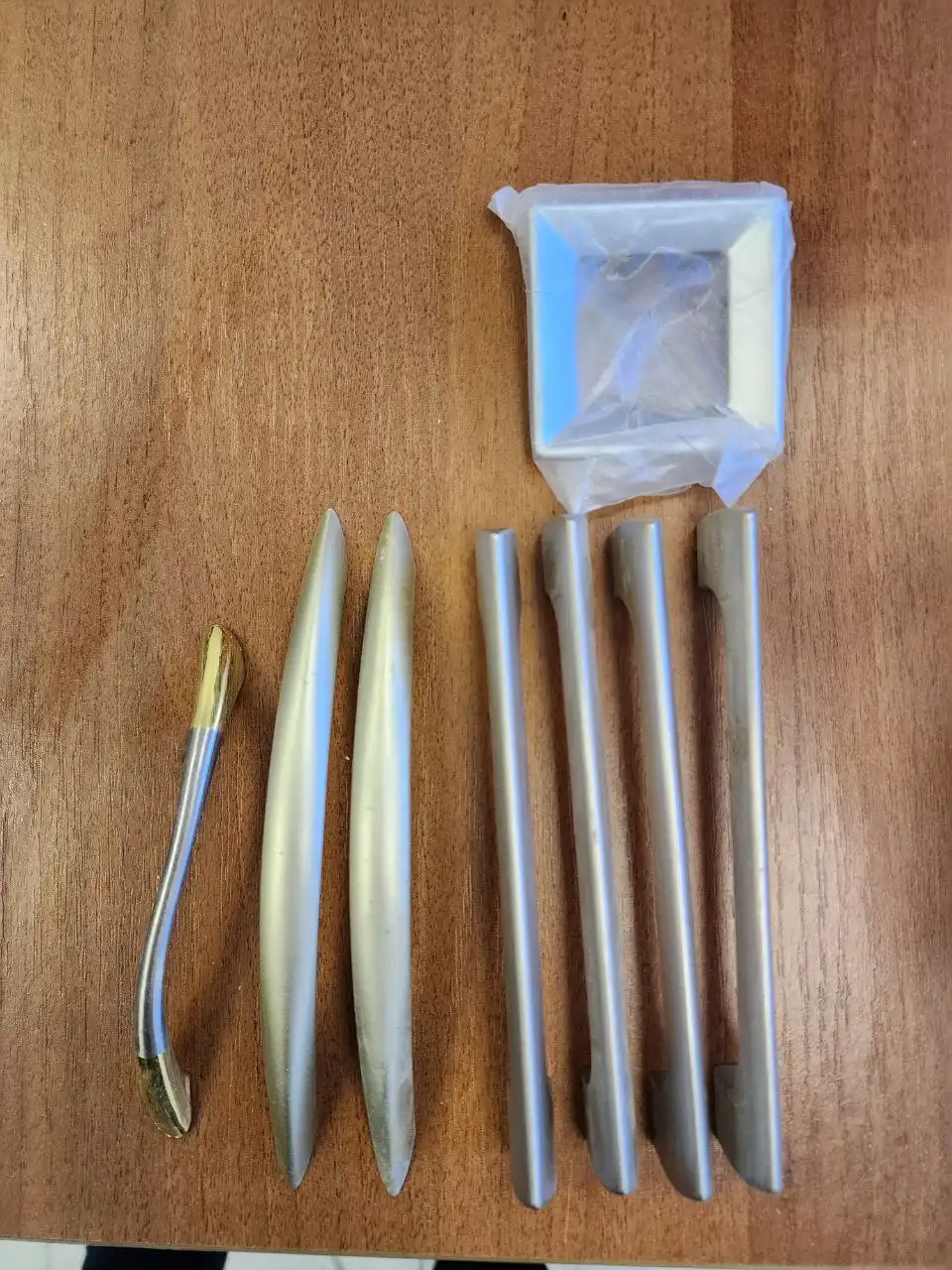 Ручки для мебели пластиковые и металлические - Фурнитура мебельная (Для дома и дачи) в Севастополь