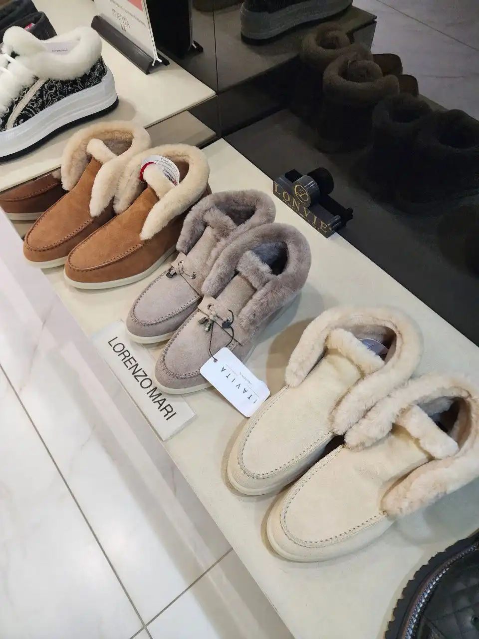 Магазин итальянских товаров в Севастополе - Аксессуары и обувь (Одежда) в Севастополь