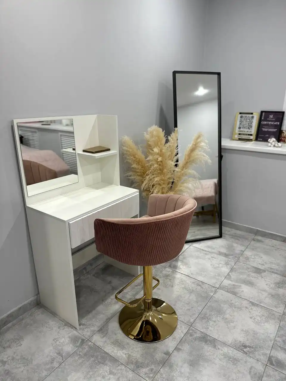 Студия с рабочими местами в аренду