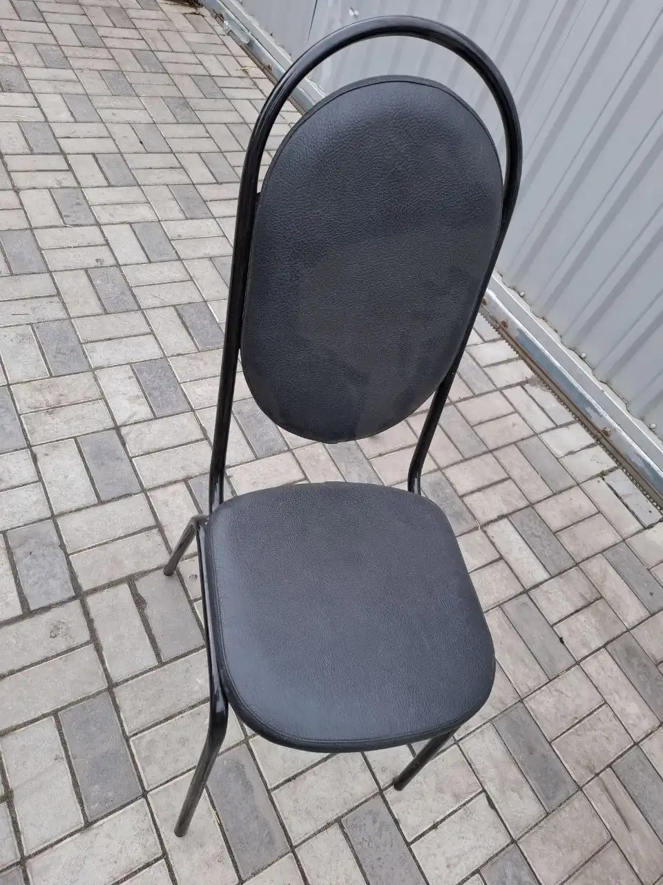 Продаются стулья с высокой спинкой