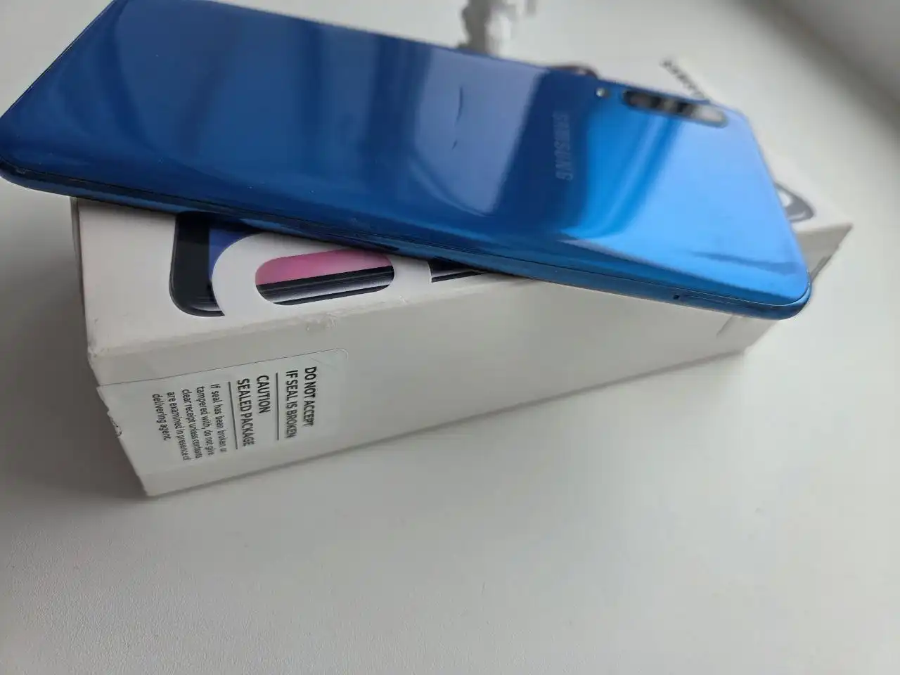 Samsung Galaxy A50 синий
