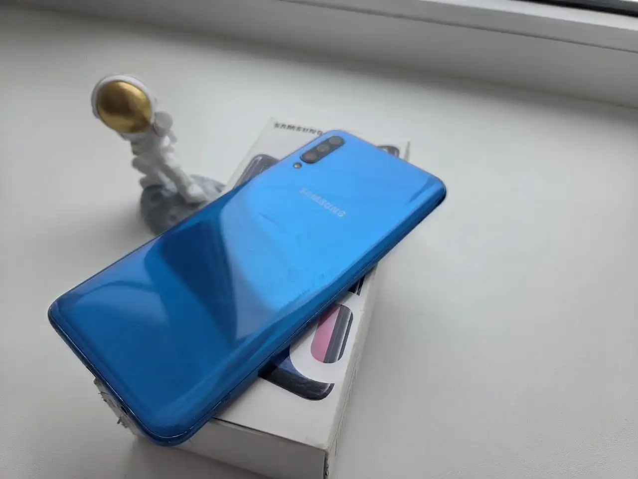 Samsung Galaxy A50 синий