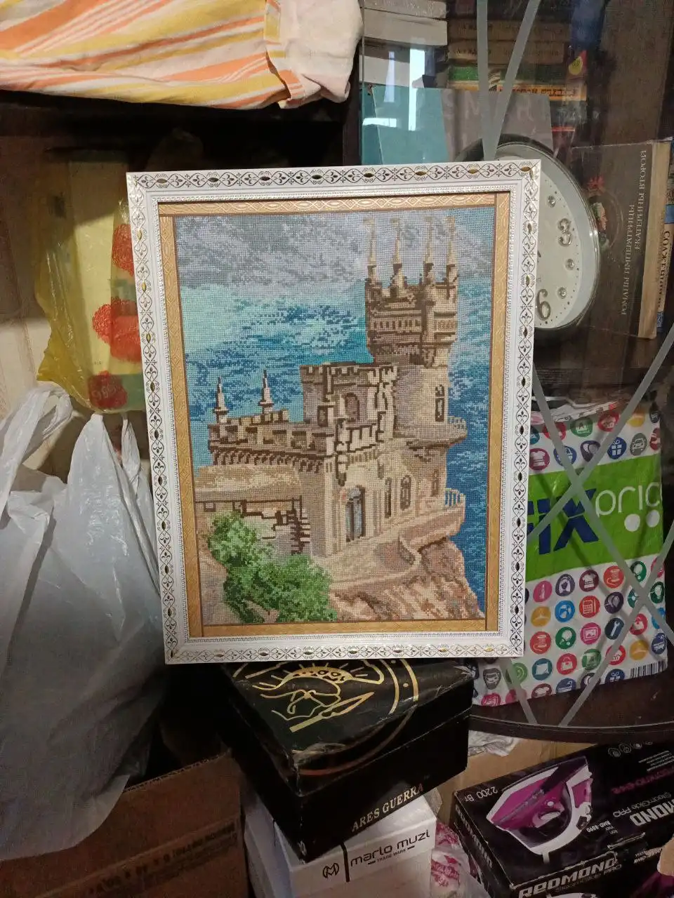 Продажа вышитых крестиком картин