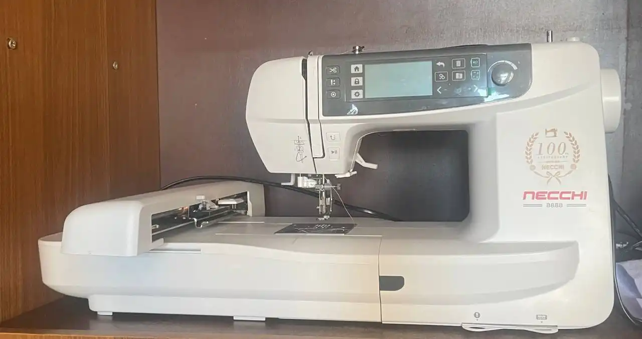 Продам швейно-вышивальную машинку Necchi 8888 - Швейное оборудование (Барахолка) в Пенза