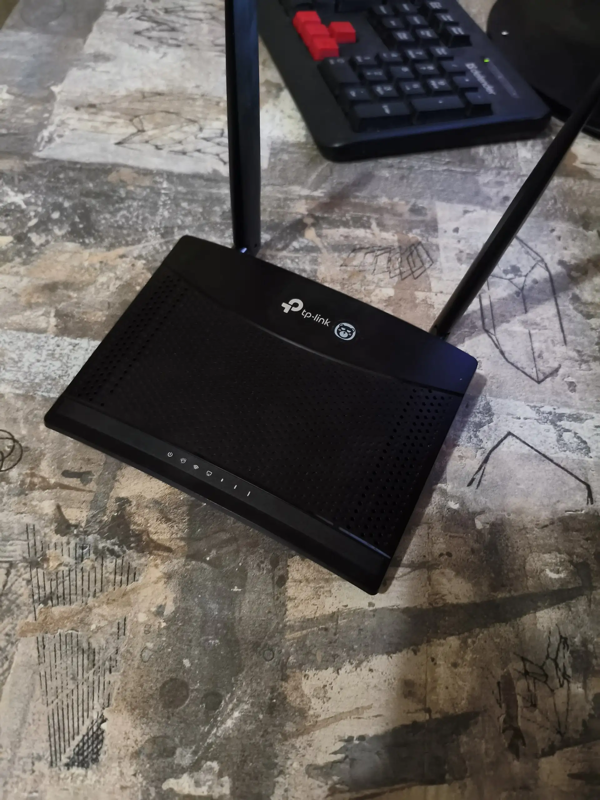 Продам роутер TP-Link TL-MR100 (4G/LTE, 300 Мбит/c) для дачи - Сетевое оборудование (Электроника) в Пенза