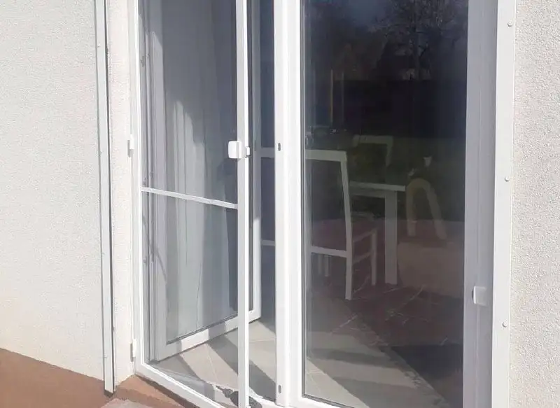 Изготовление и установка москитных сеток и балконных дверей - Ремонт и установка (Услуги) в Пенза