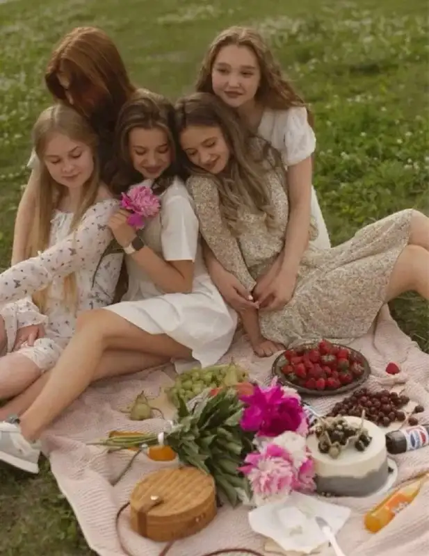 Выпускной альбом от компании Яркий кадр - Фотография (Услуги) в Пенза