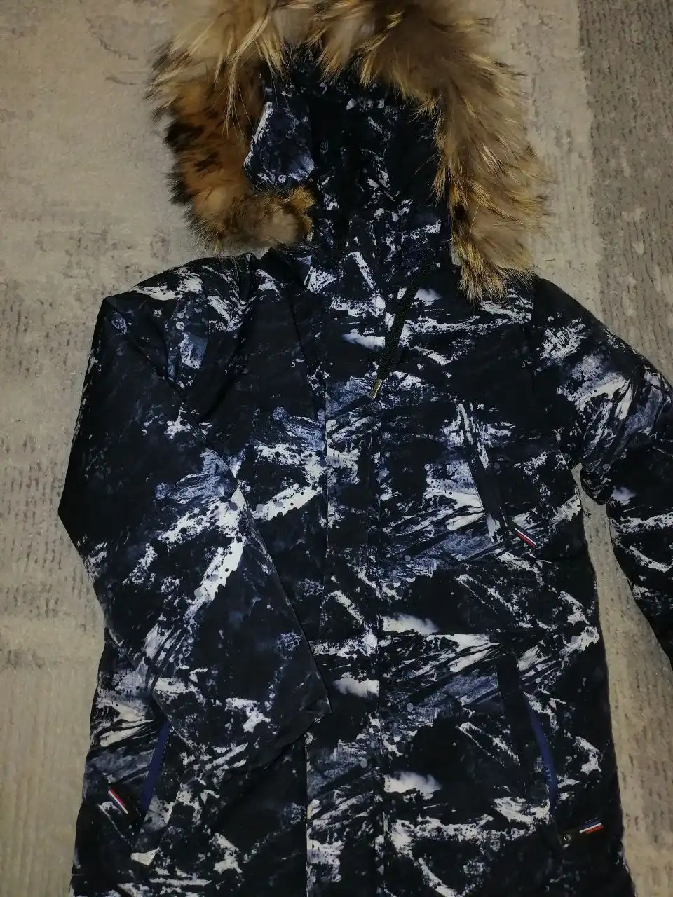 Зимняя куртка и шапки детские б/у