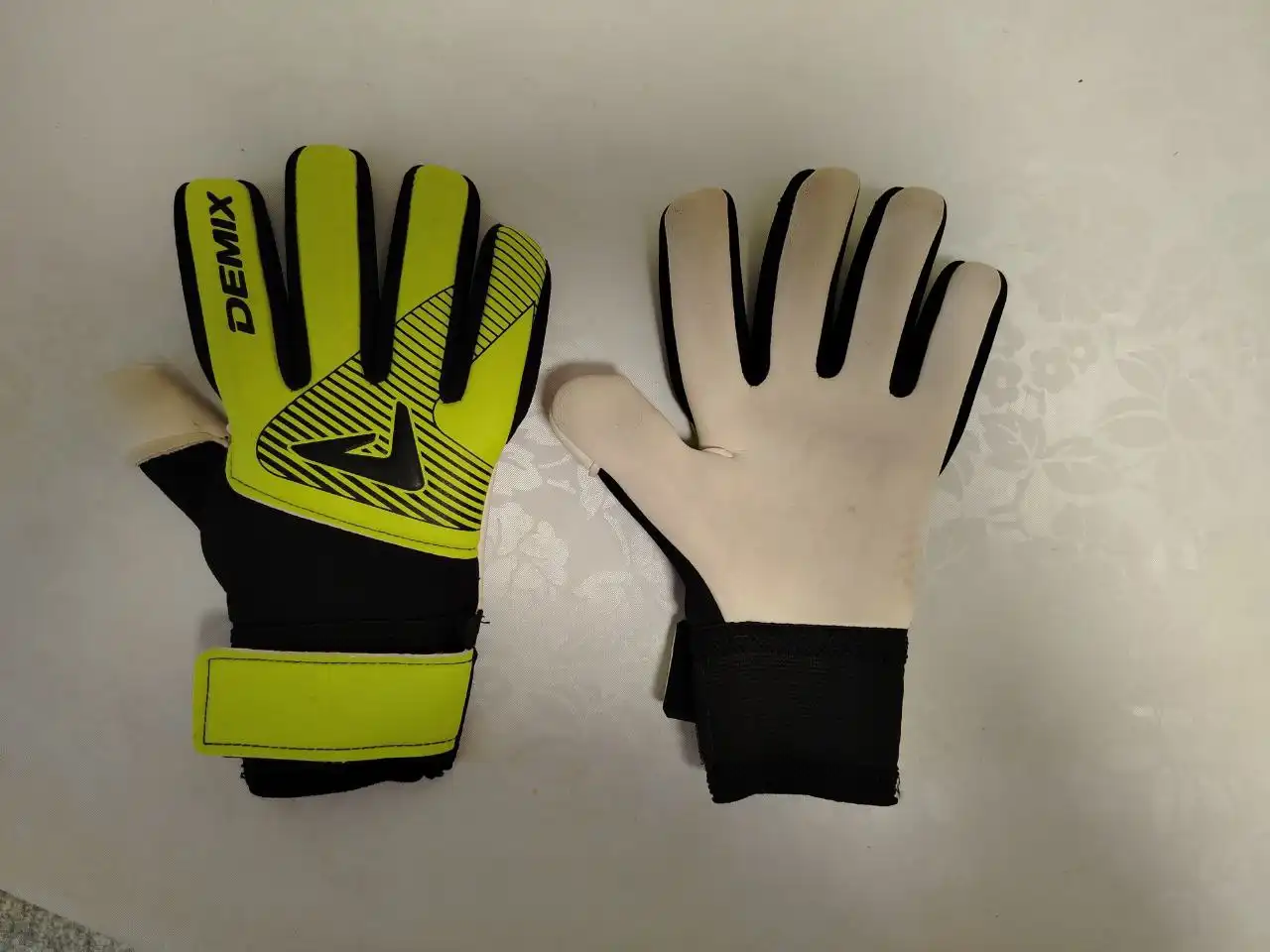 Детские вратарские перчатки Demix - Спортивные товары (Товары для детей) в Тюмень