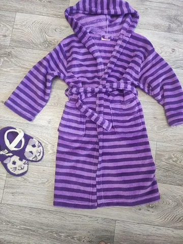 Халатик детский с тапочками б/у - Мужская одежда и обувь в Тюмень