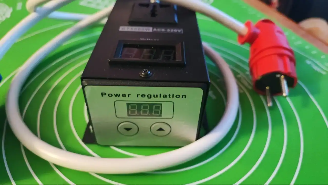 Регулятор мощности для электроприборов с проводами