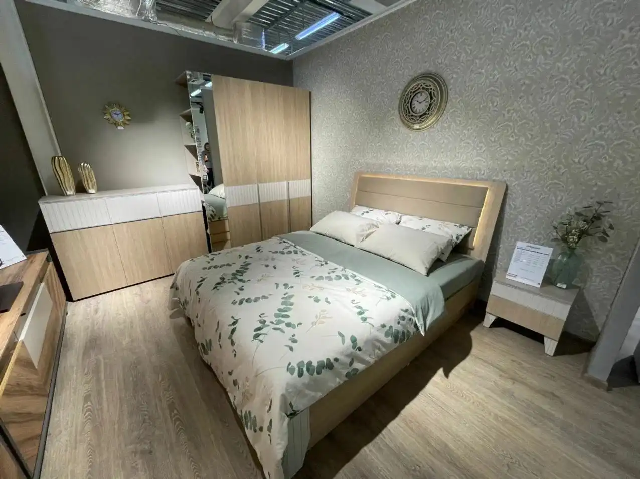 Продажа шкафа 4-дверного Беатрис