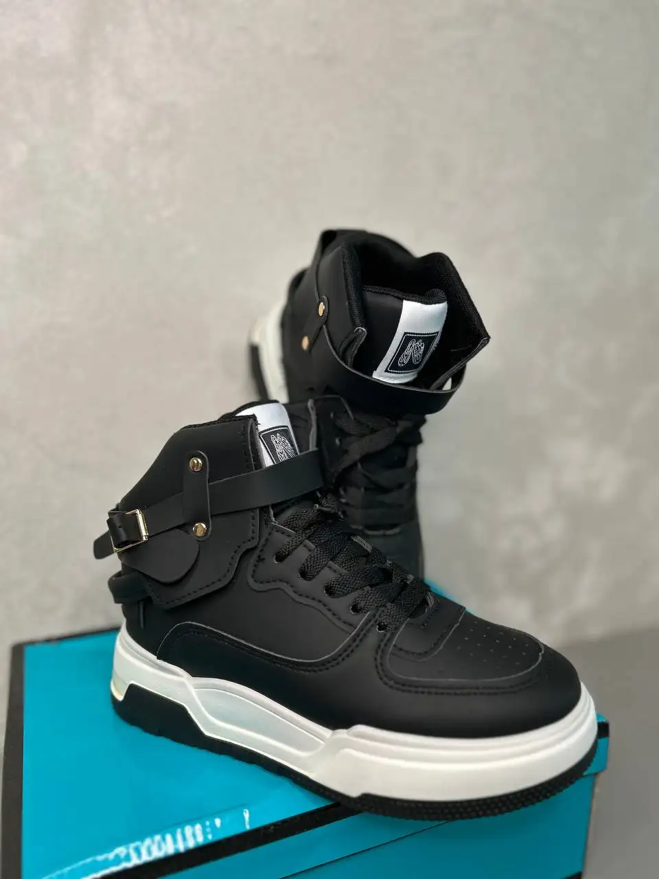 Продам кроссовки Сникерс - Обувь (Одежда) в Сургут