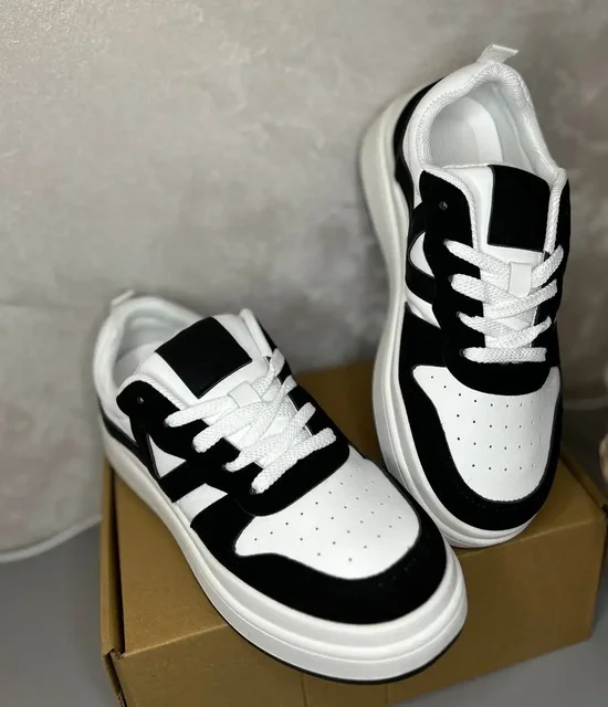 Продам новые женские кроссовки - Вязаные изделия в Сургут