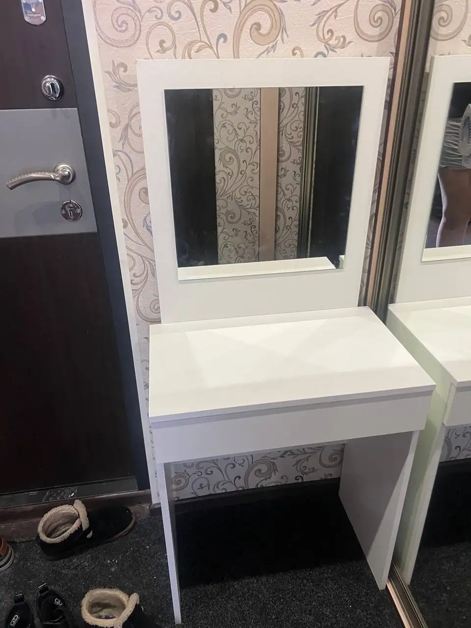 Туалетный и письменный столы в отличном состоянии - Мебель (Для дома и дачи) в Сургут