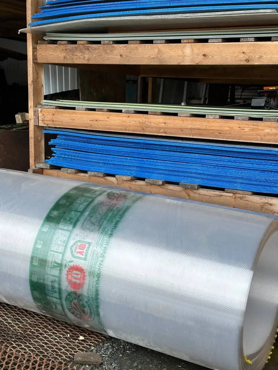Продажа поликарбоната 6 мм и 4 мм - Строительные материалы (Для дома и дачи) в Сургут