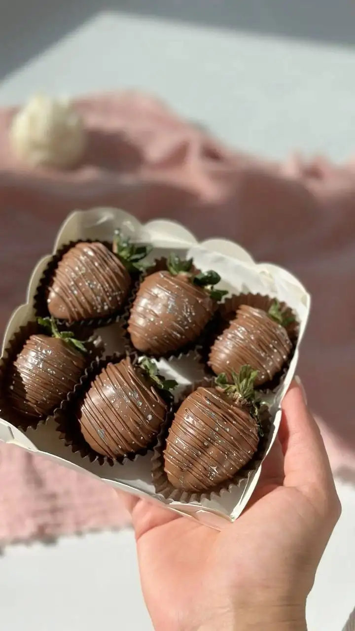 Клубника в шоколаде ручной работы - Подарки (Хобби и отдых) в Нефтеюганск