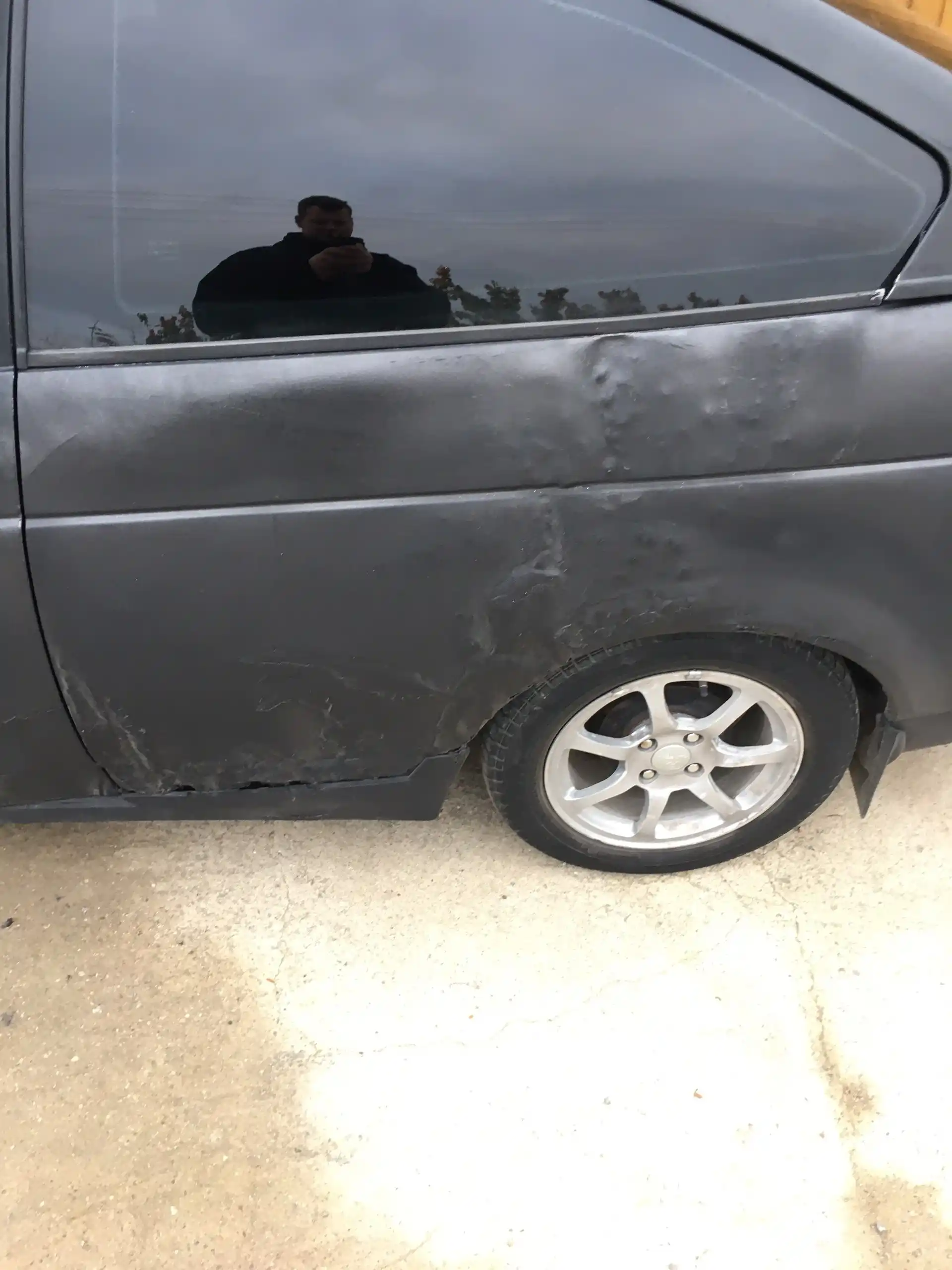 Автомобиль 2008 года с гуром