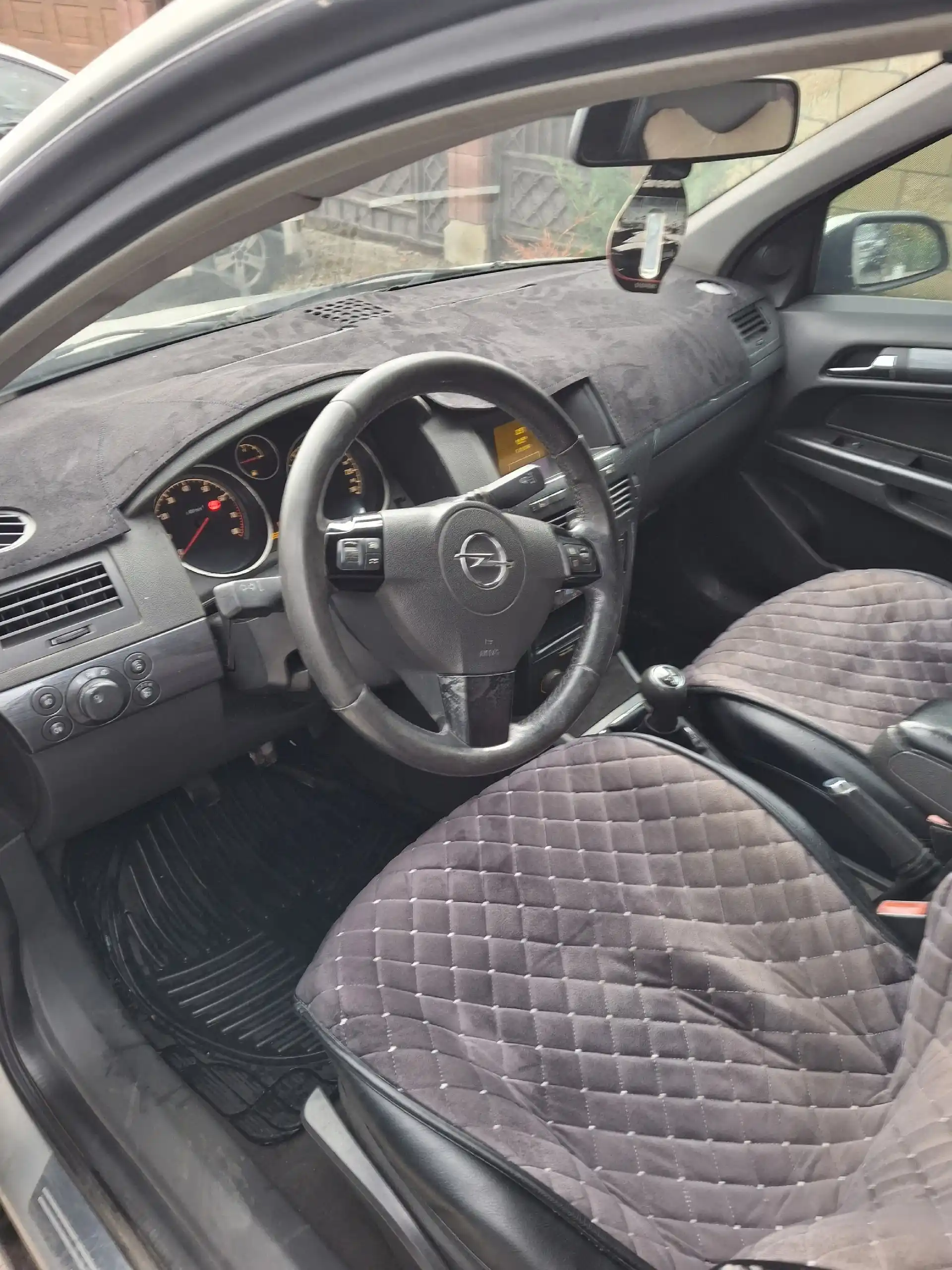 Продам автомобиль 2004г 1.6 мотор