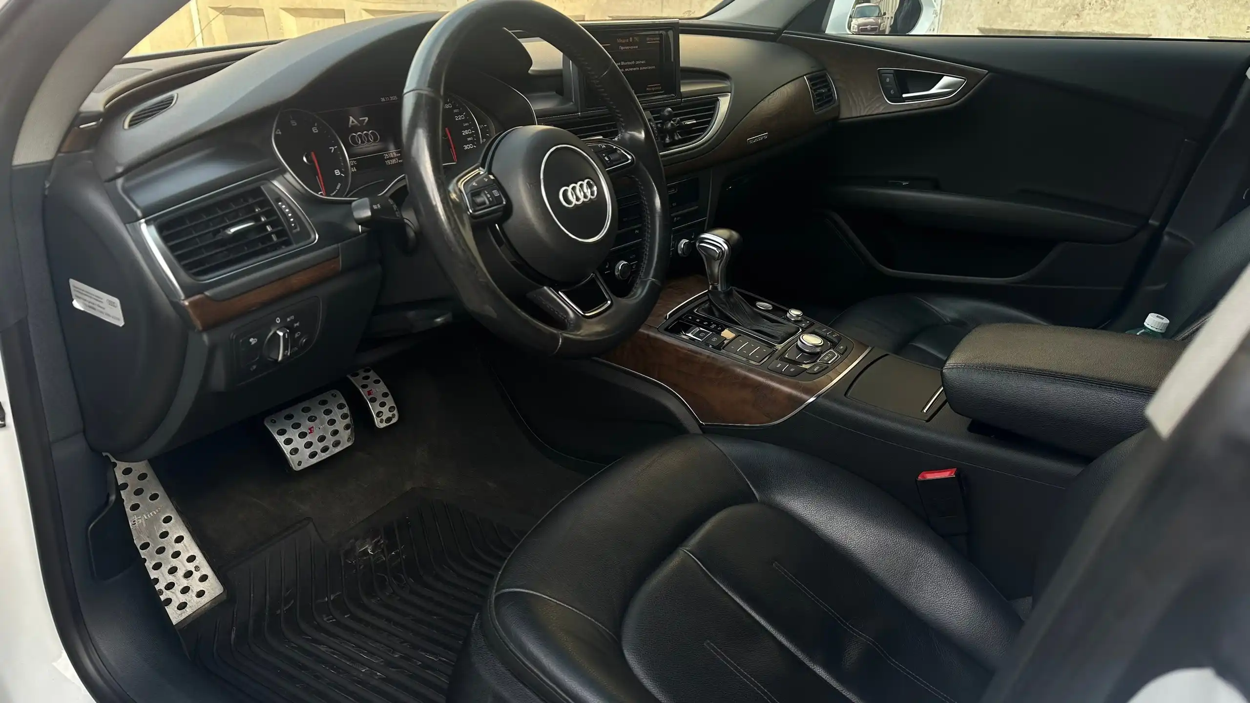 Ауди А7 300 сил (компрессор) 2012 года