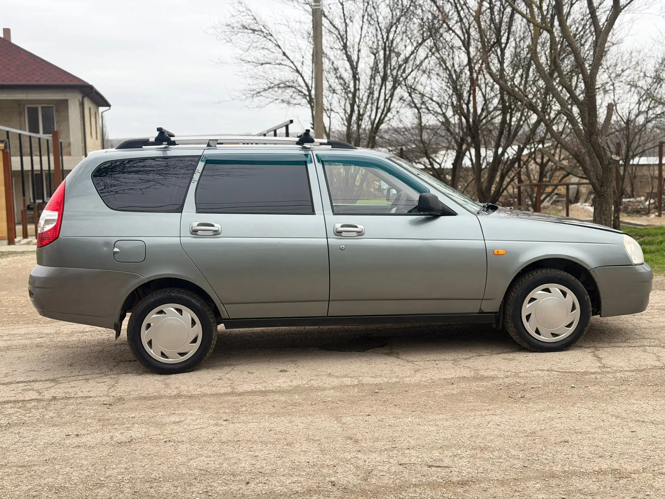 Автомобиль на очень хорошем ходу 2010 года