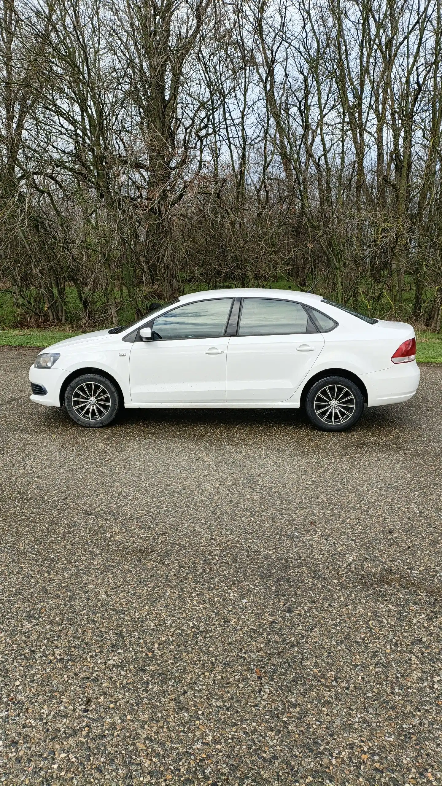 Продам Volkswagen Polo 2012 года, 1.6, автомат, 230 тыс. км