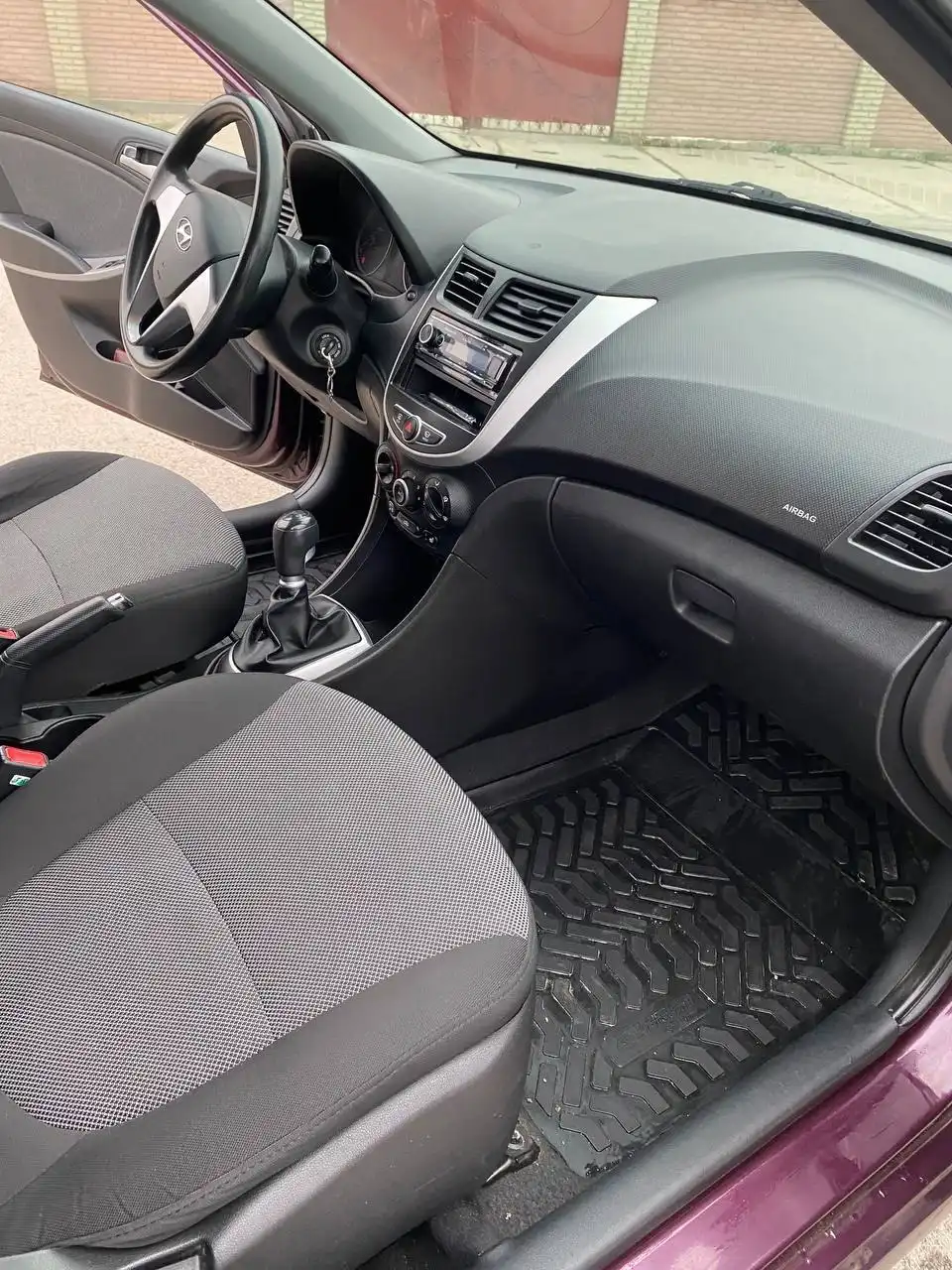 Продам Хундай Солярис 2011 года