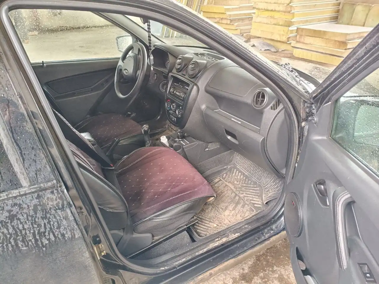 Продам автомобиль 2014 года в отличном состоянии