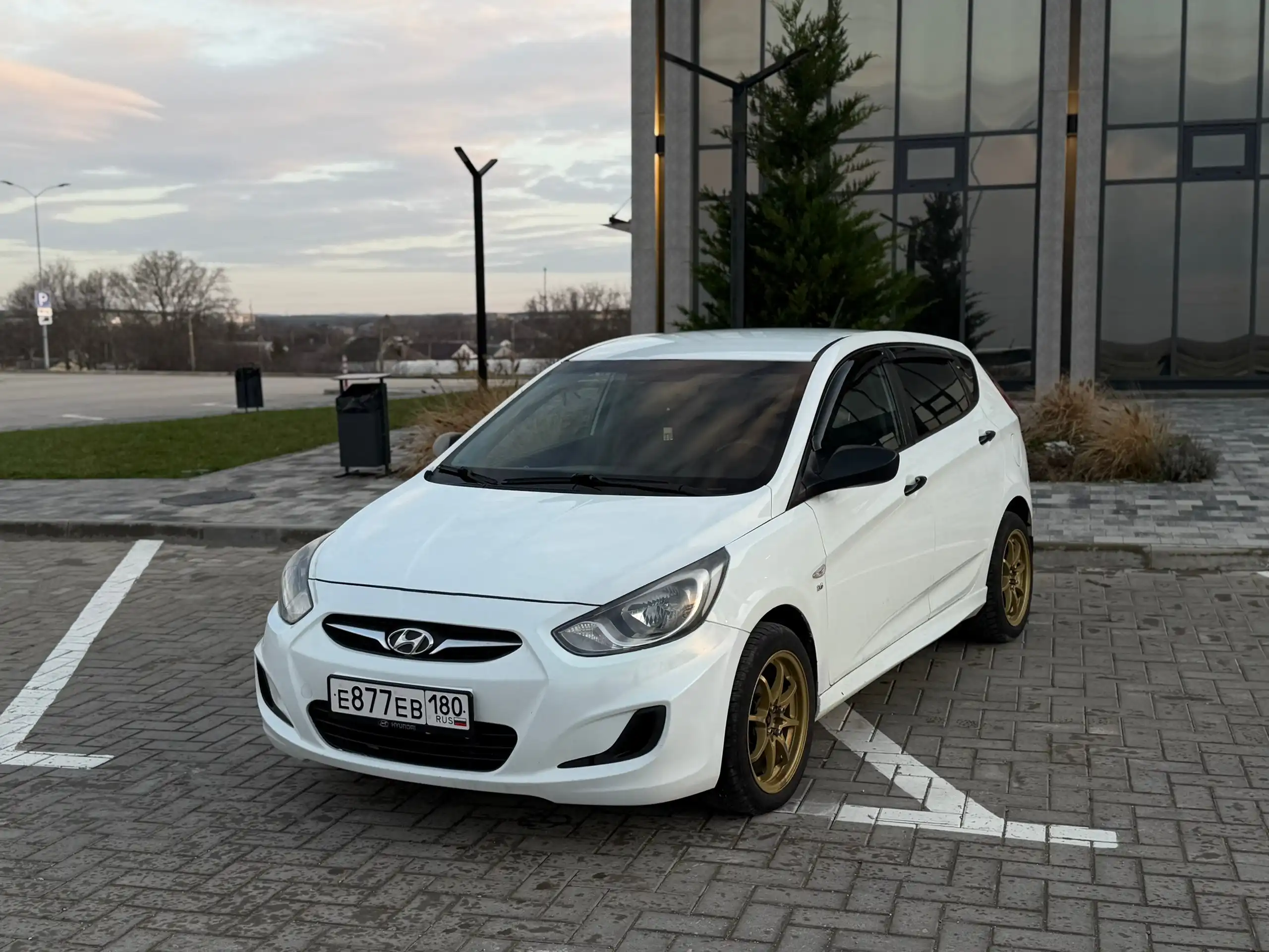 Hyundai Solaris 2011 года, автомат, 212 тыс. км - Легковые автомобили (Авто) в Зуя