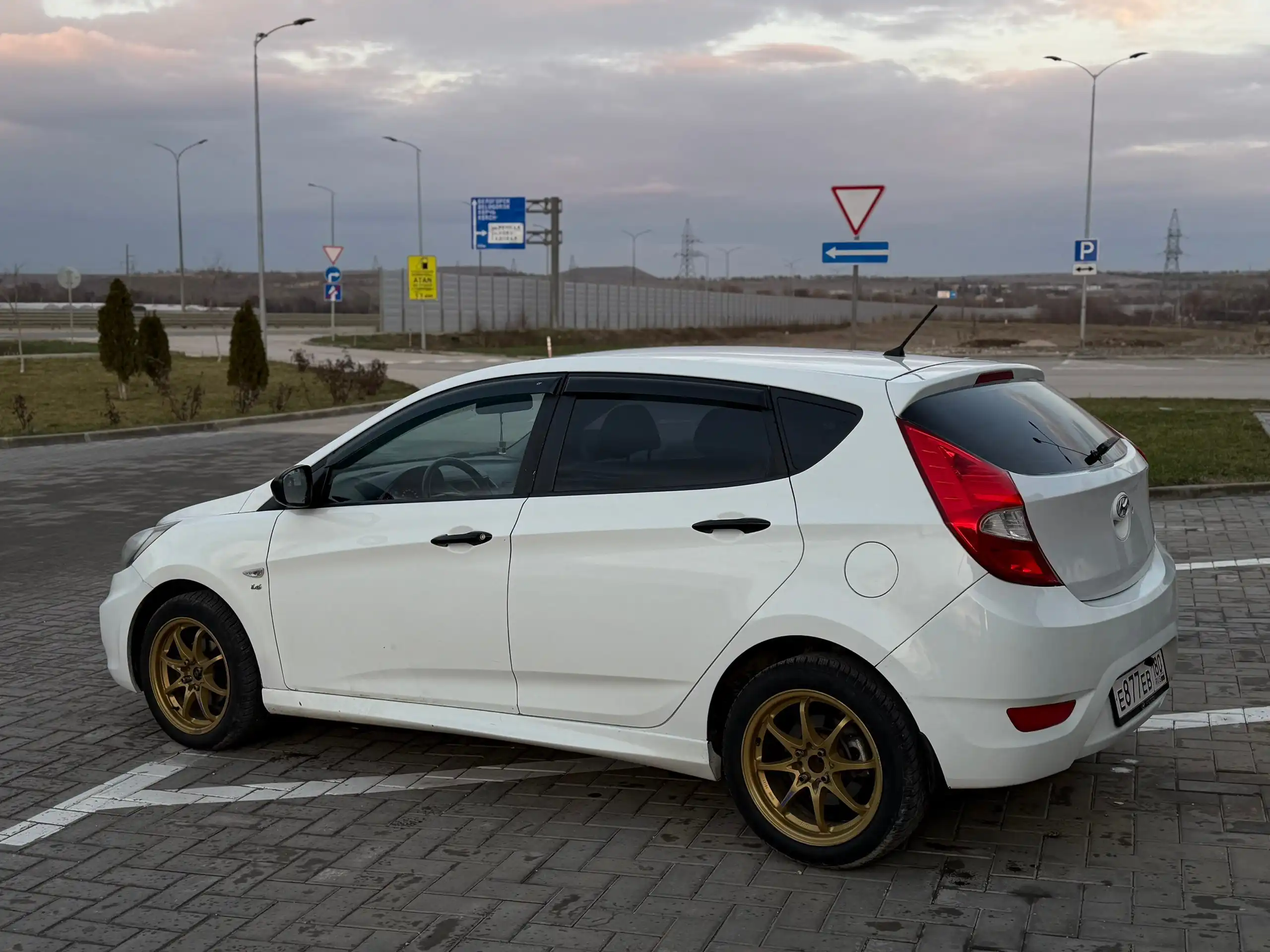 Hyundai Solaris 2011 года, автомат, 212 тыс. км - Легковые автомобили (Авто) в Зуя