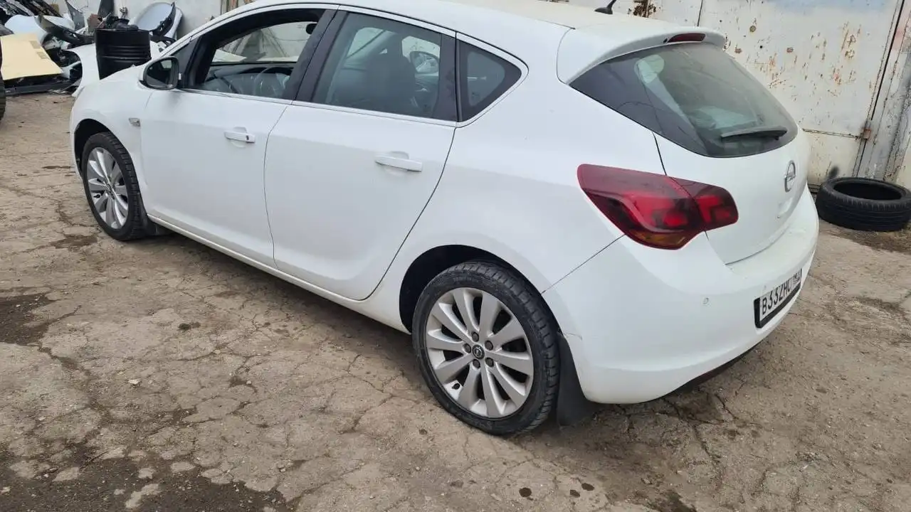 Продам Опель Астра J 2011 года - Авто в Севастополь