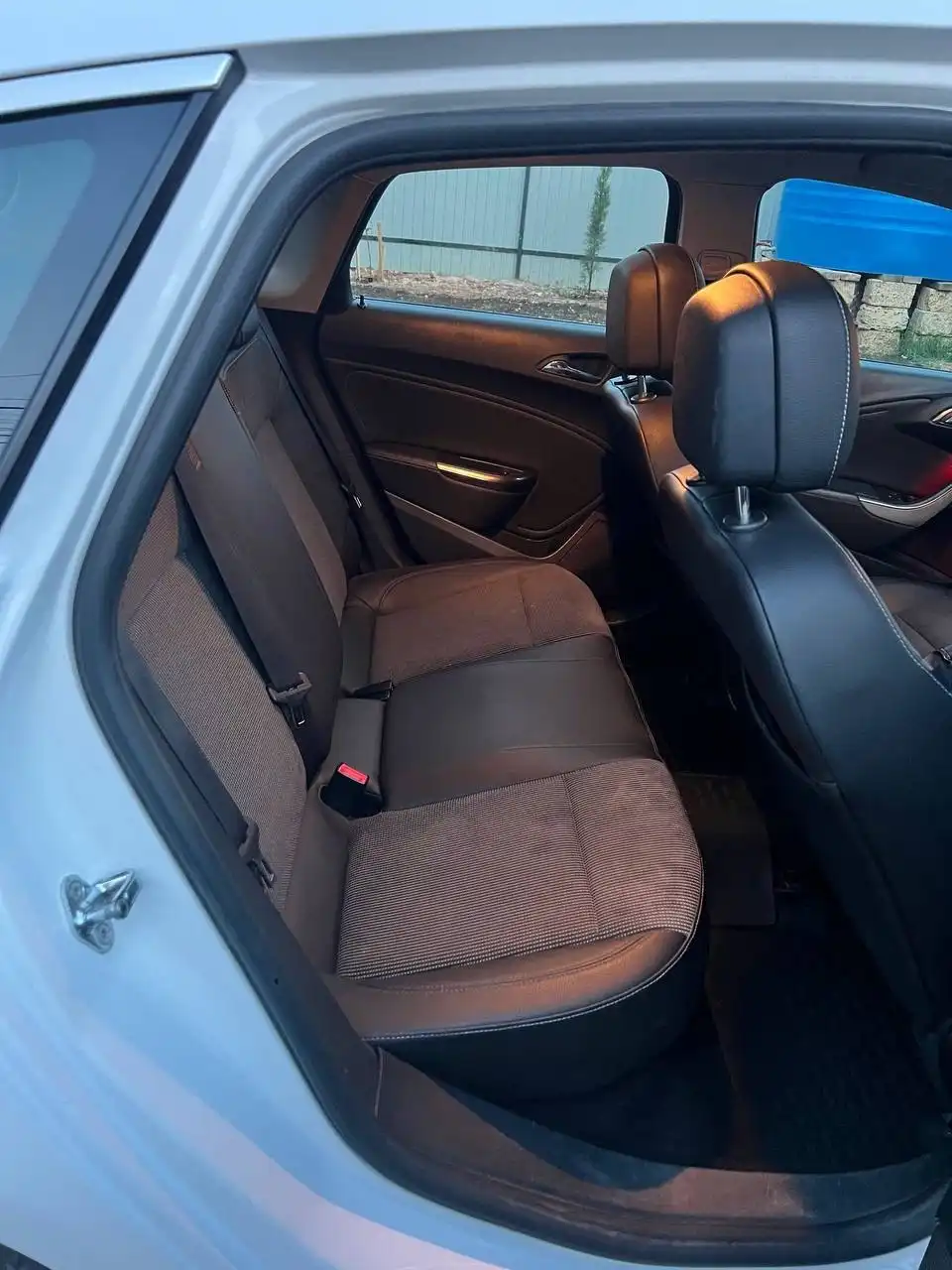 Продам Опель Астра J 2011 года - Авто в Севастополь