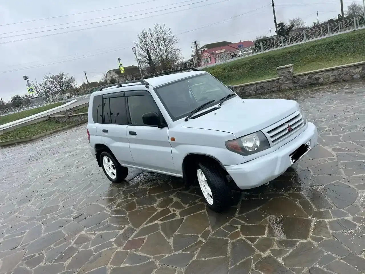 Mitsubishi Pajero IO 1998 года, 1.8 л, автомат, полный привод - Внедорожники (Авто) в Симферополь