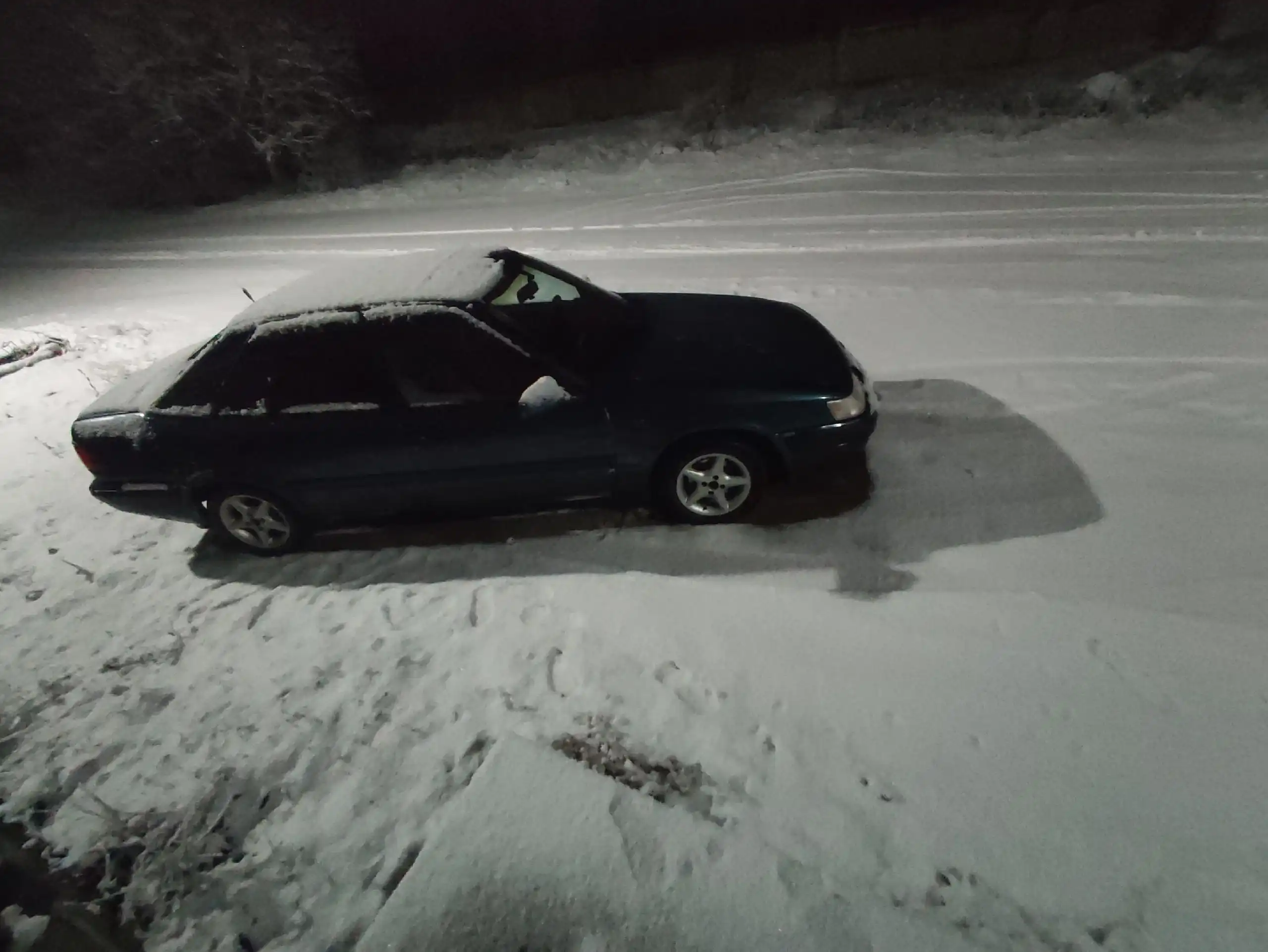 Продажа автомобиля 2 литра 8 клоп инжектор - Авто в Симферополь