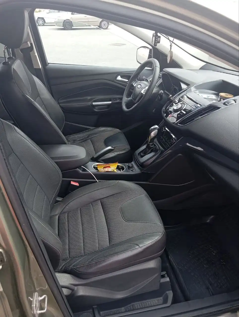 Продажа автомобиля Ford Kuga 2013 года - Авто в Севастополь