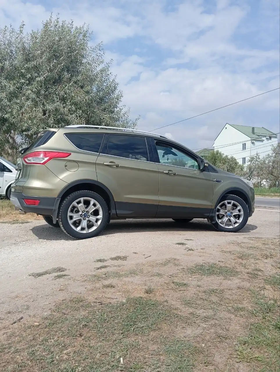 Продажа автомобиля Ford Kuga 2013 года - Авто в Севастополь