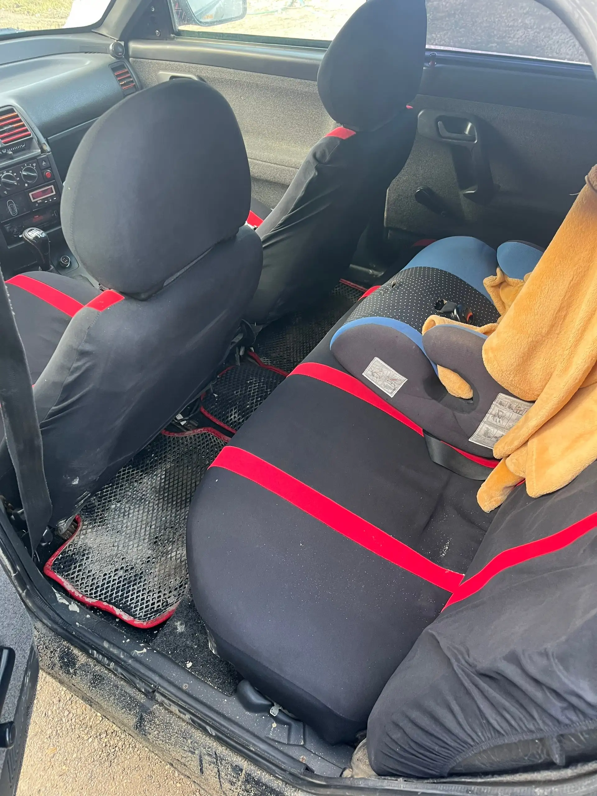 Продам автомобиль 2004 года с 16-клапанным двигателем - Легковые автомобили (Авто) в Севастополь