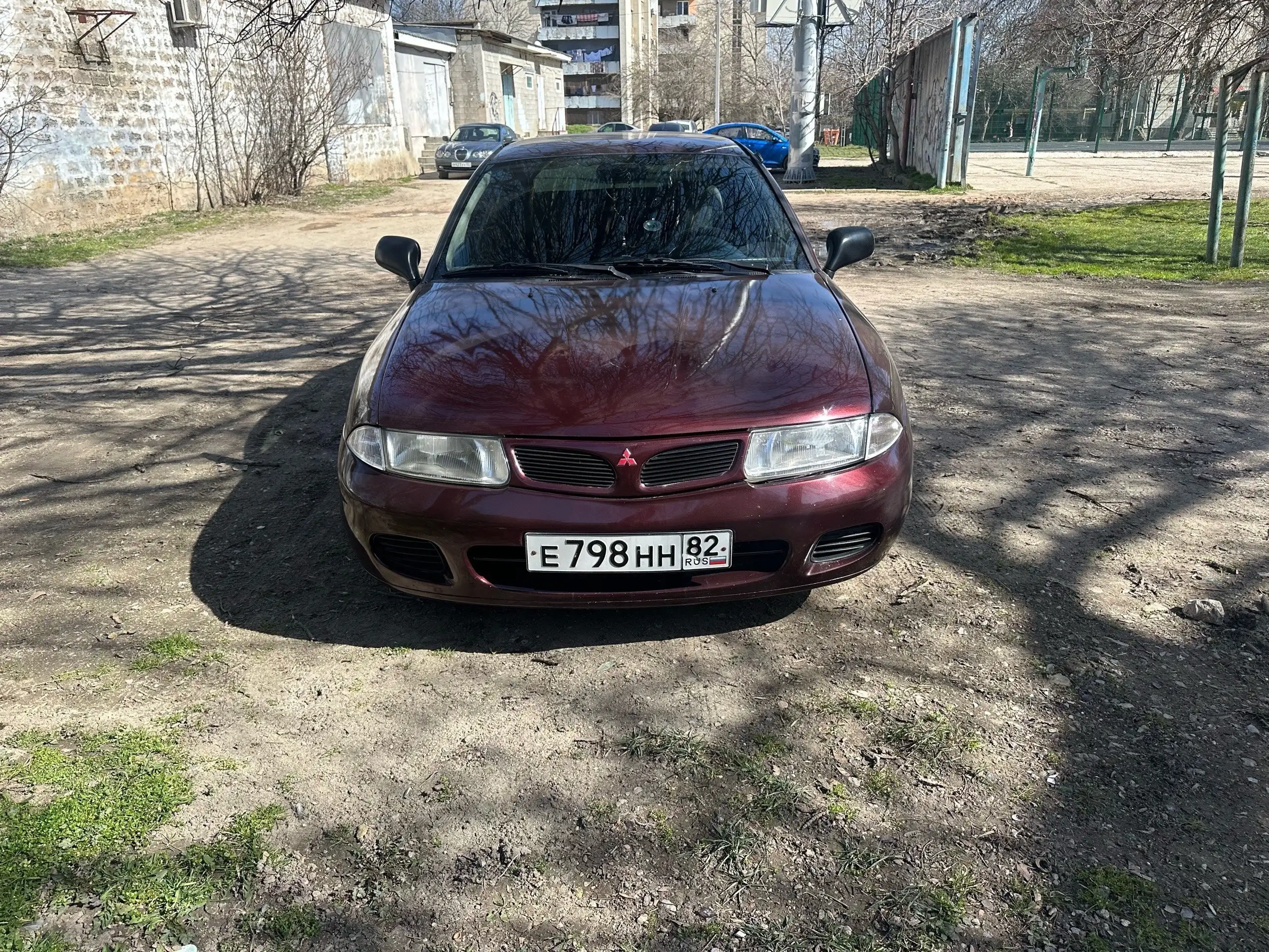 Mitsubishi Carisma 1997 года выпуска - Авто в Севастополь