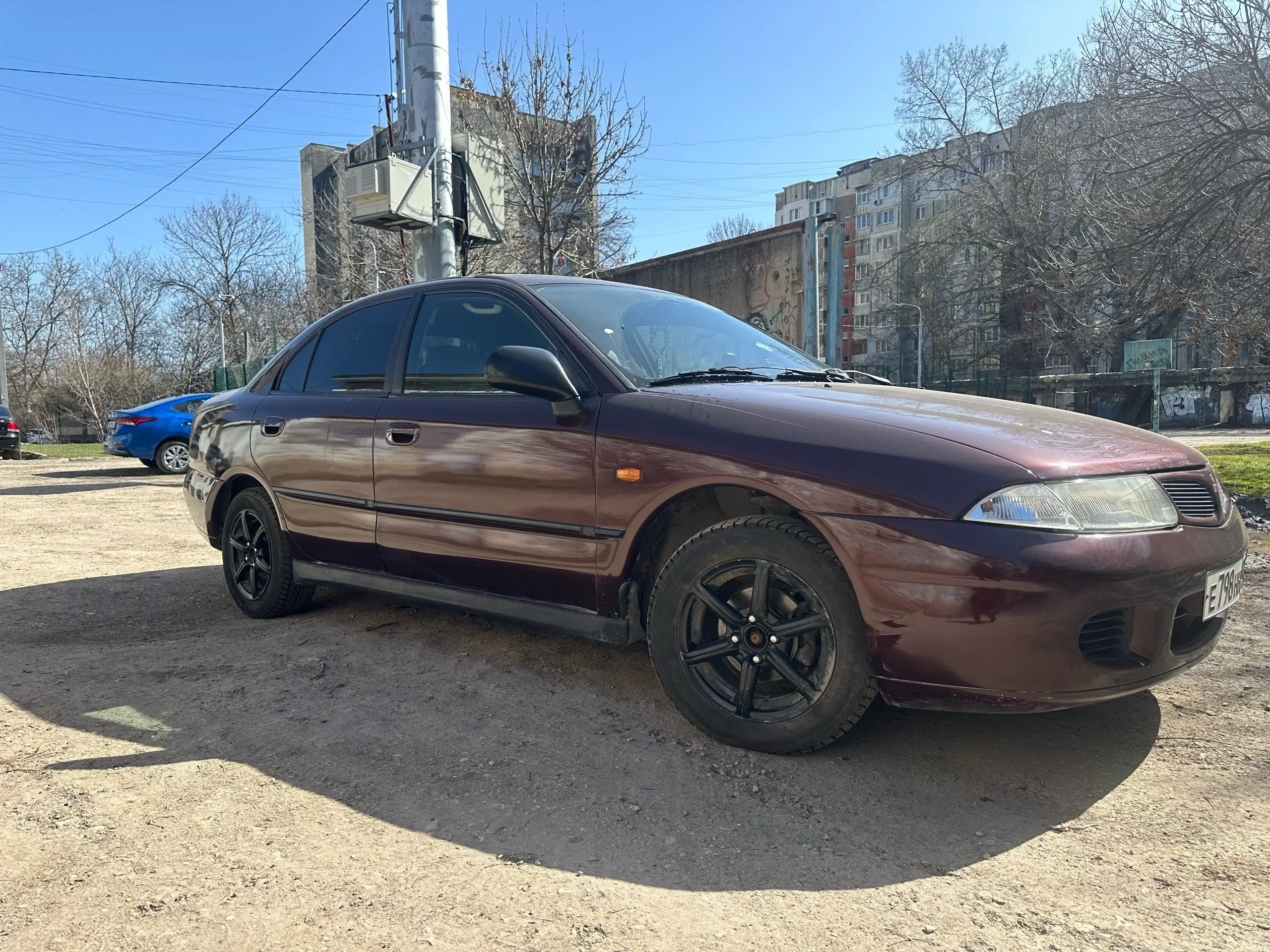 Mitsubishi Carisma 1997 года выпуска - Авто в Севастополь