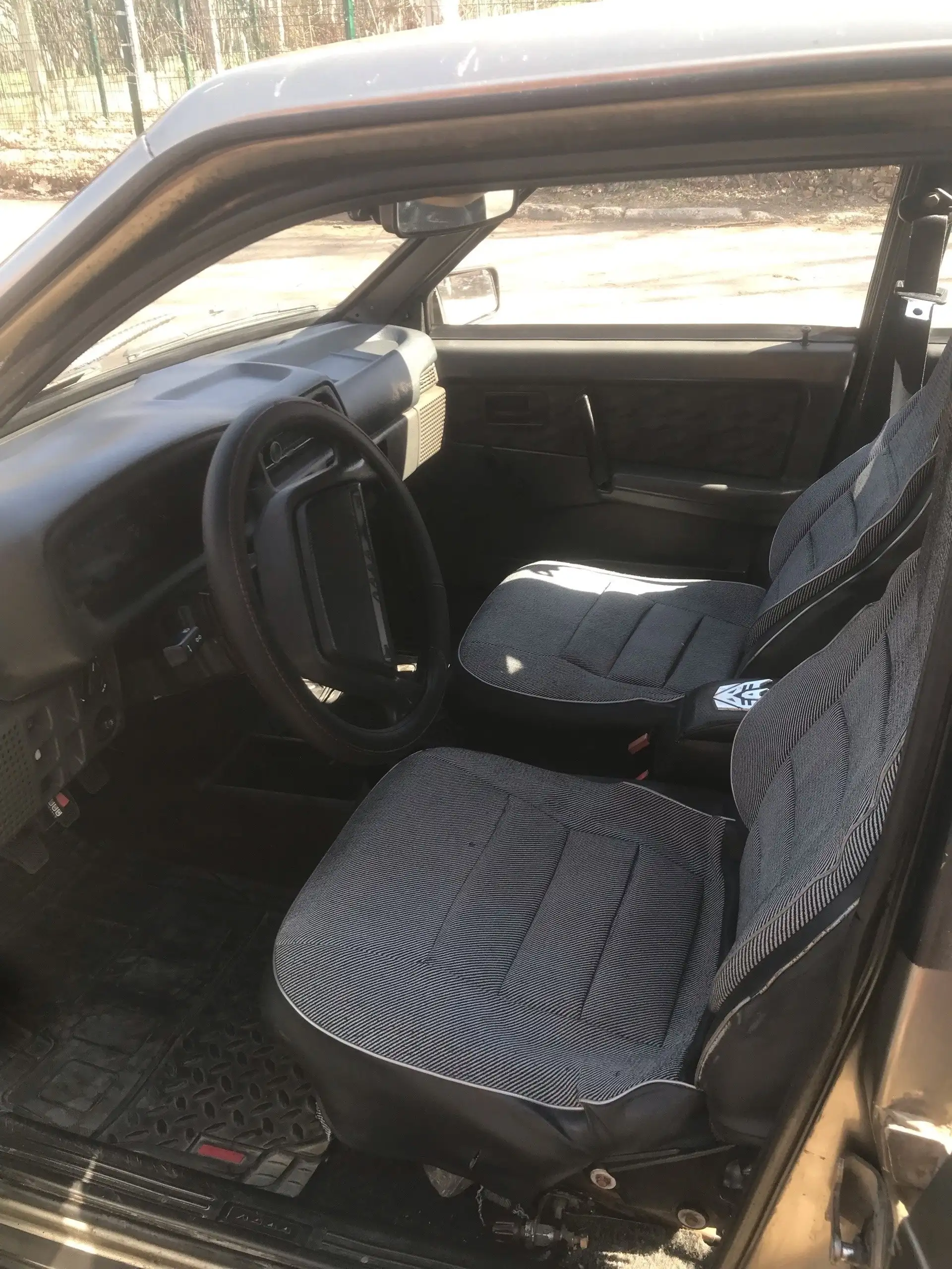 Продажа ВАЗ 2109 2001 года в Симферополе - Легковые автомобили (Авто) в Симферополь