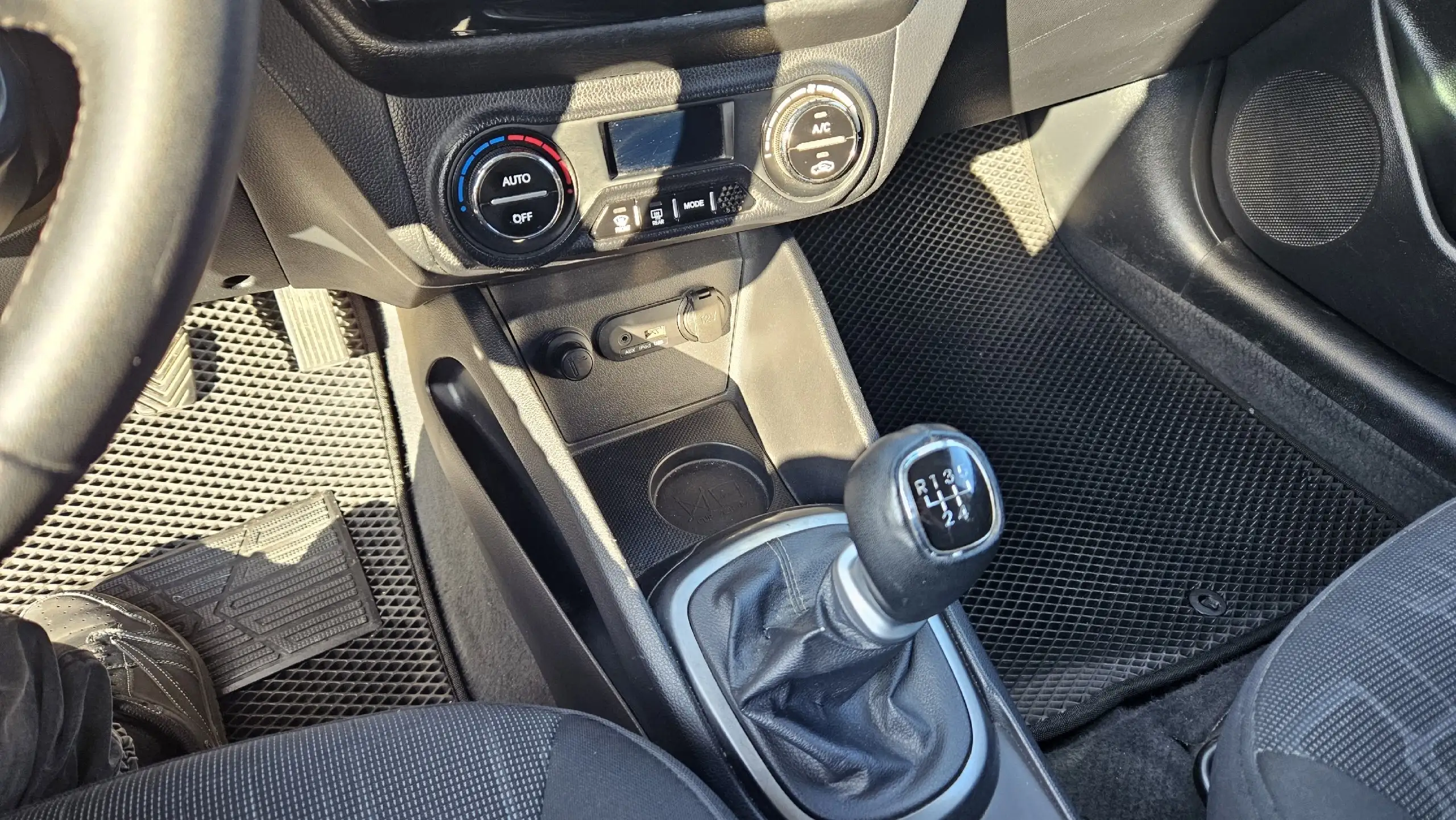 Продам Kia Rio 2012 года - Авто в Севастополь