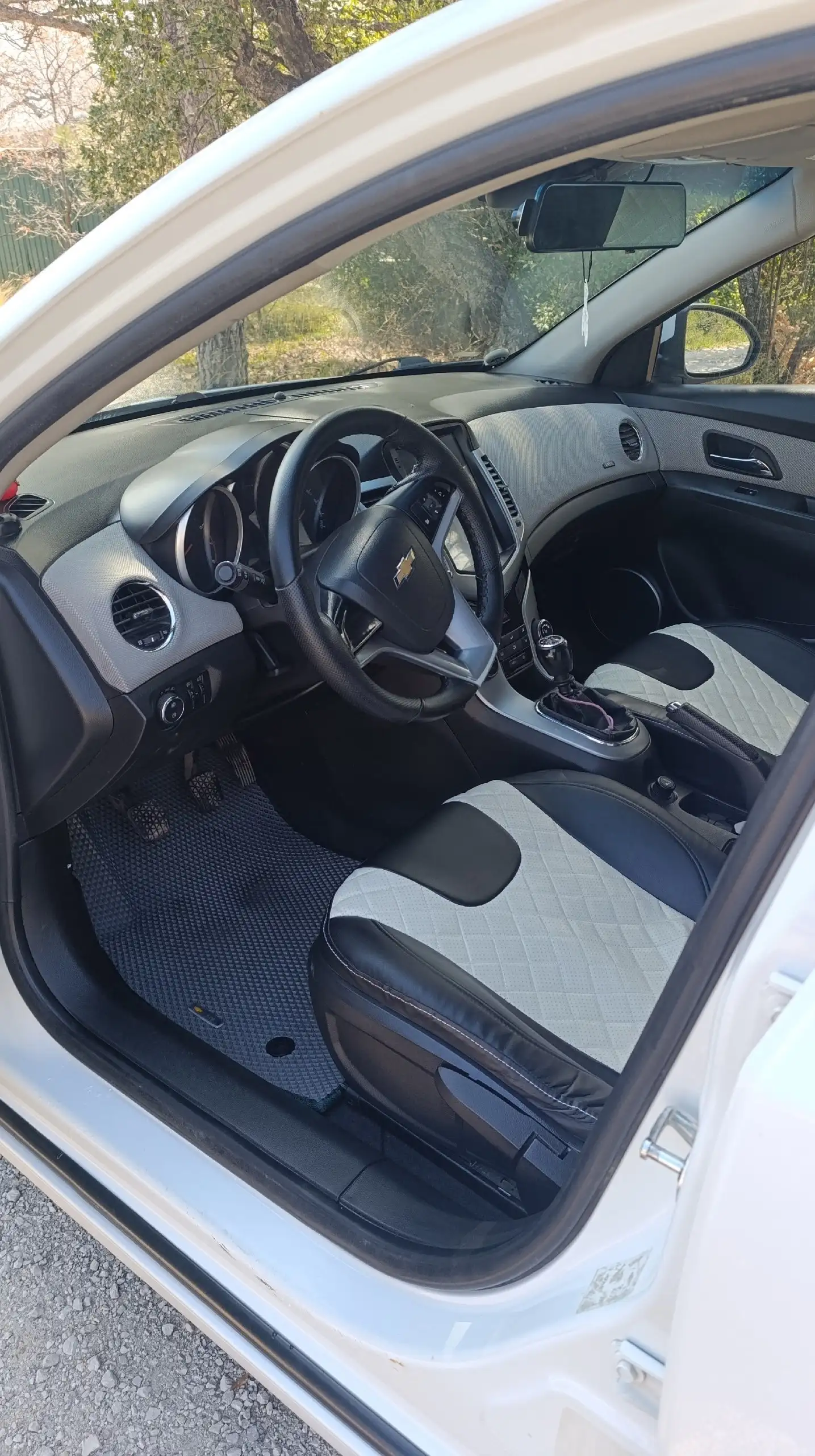 Продам Chevrolet Cruze 2012 года с новым двигателем - Легковые автомобили (Авто) в Ялта