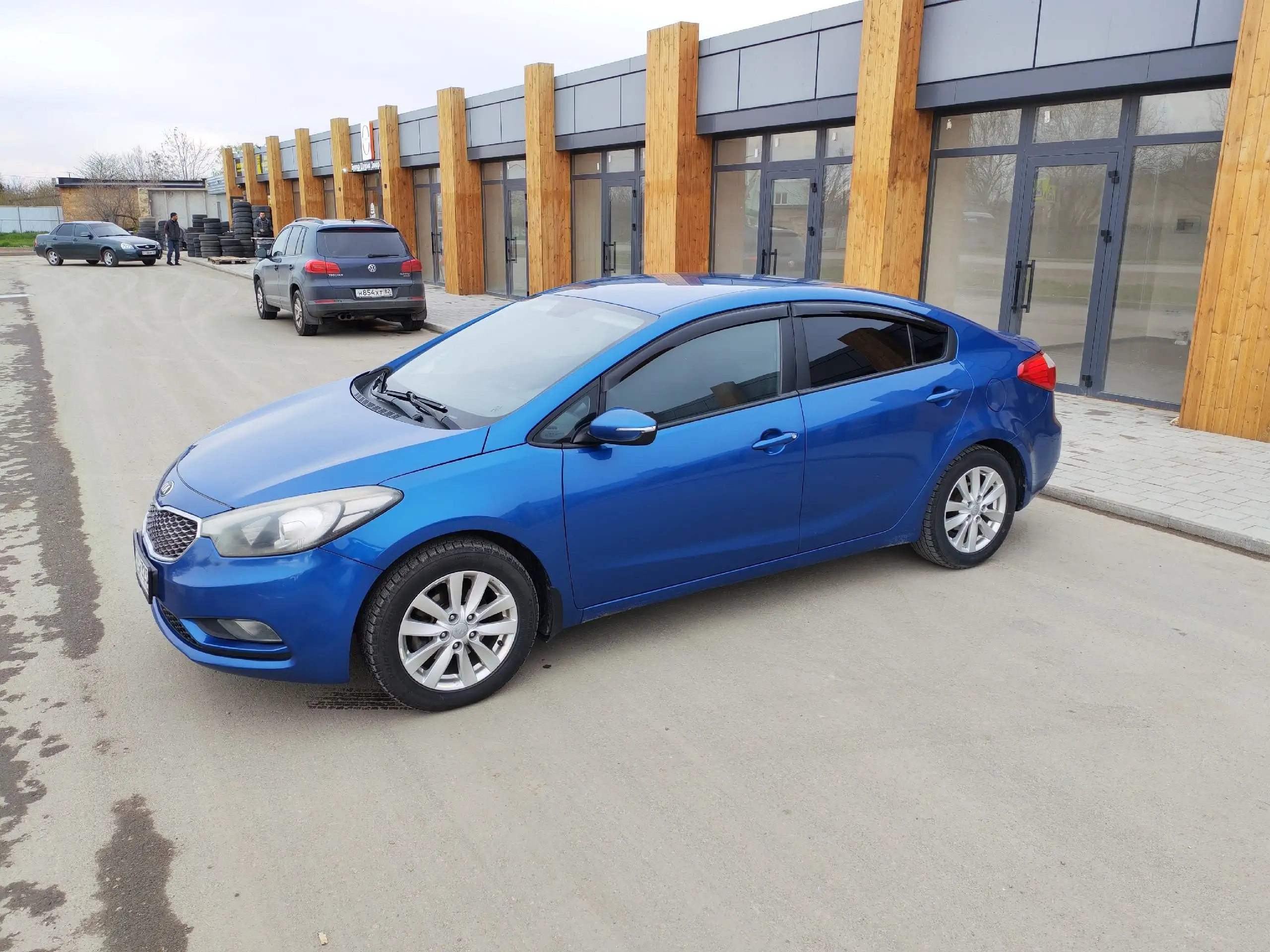 Продам автомобиль 2013 года, 1.6 МКПП, пробег 220 тыс. км - Авто в Евпатория