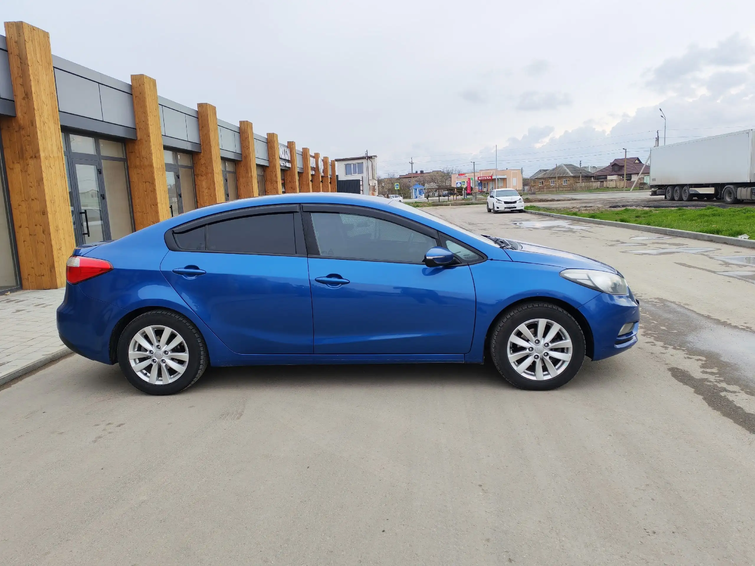 Продам автомобиль 2013 года, 1.6 МКПП, пробег 220 тыс. км - Авто в Евпатория